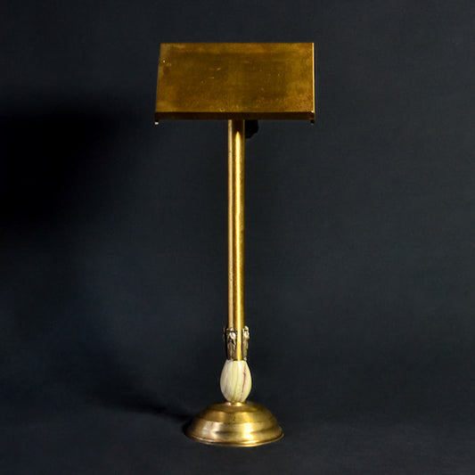 Leggio con figure di angeli in ottone
