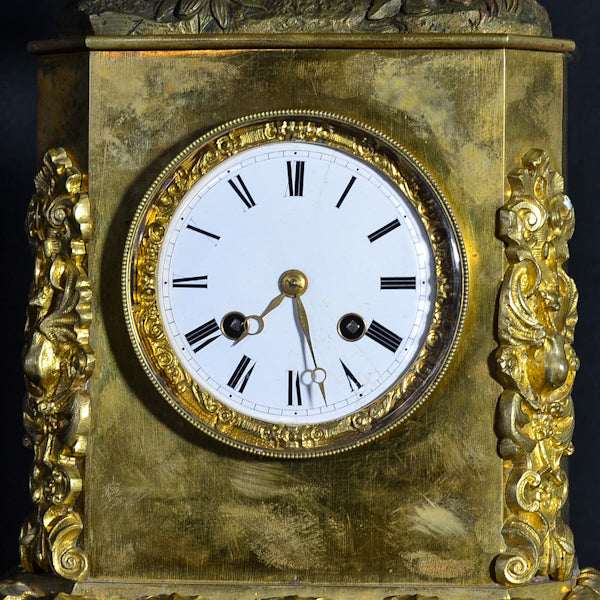 Pendola in bronzo dorato con figura romantica. Periodo 1880