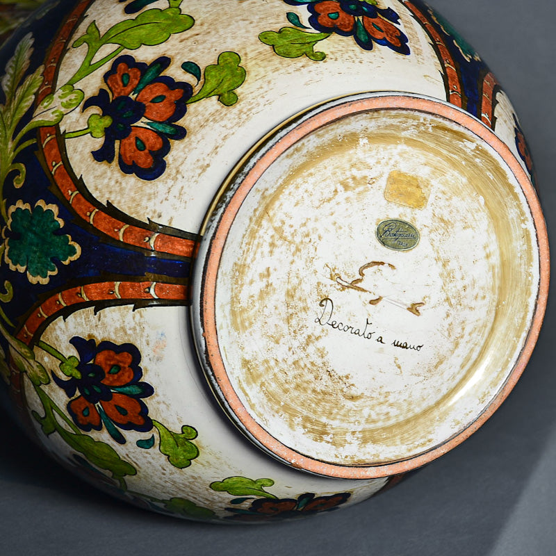 Vaso in terracotta dipinta con elementi vegetali e floreali f.to Batignani. Manifattura fiorentina. Metà ‘900