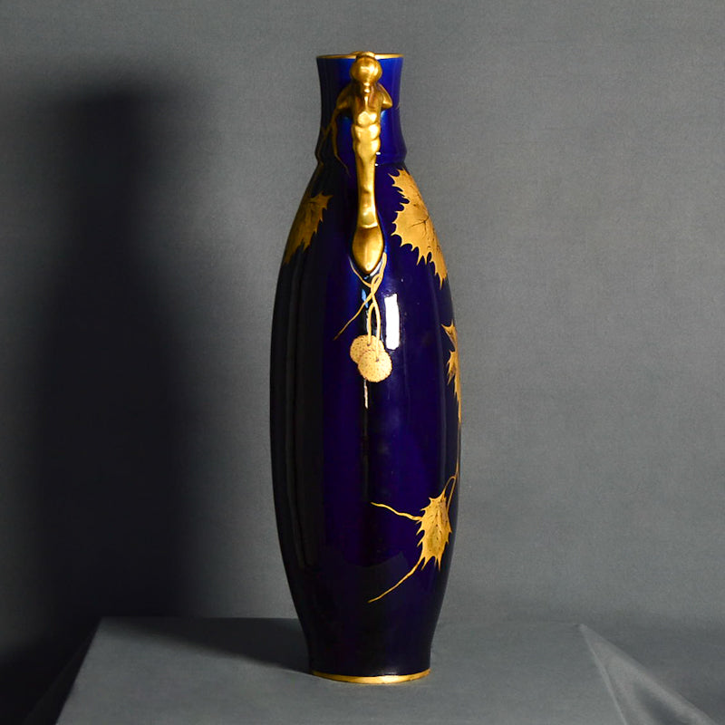 Vaso blu cobalto dipinto con elementi vegetali in oro zecchino. Stile Art Decò. Epoca ‘900