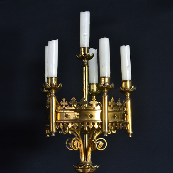 Coppia di candelabri in bronzo dorato linea neogotica. 1880 c.ca