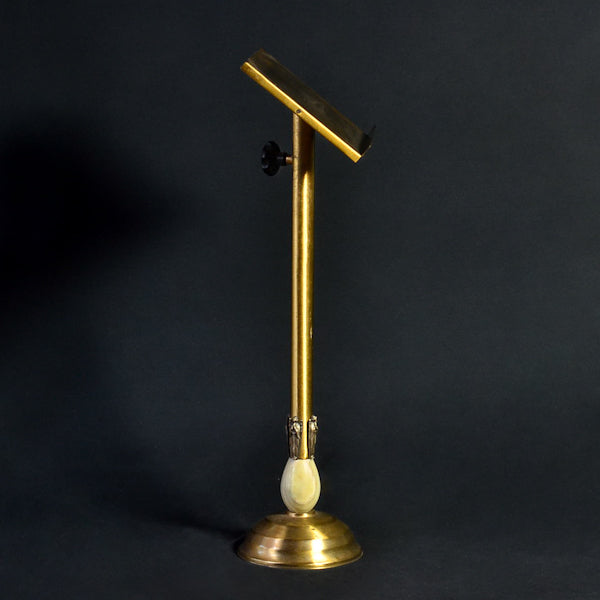 Leggio con figure di angeli in ottone