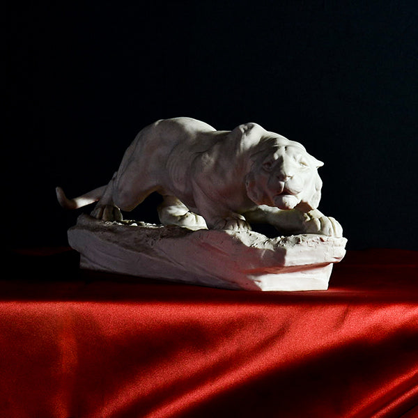 Scultura in gesso raffigurante una pantera. Periodo Liberty. Primi del ‘900