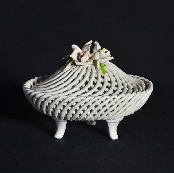 Cestino in ceramica di bassano. Epoca inizi ‘900