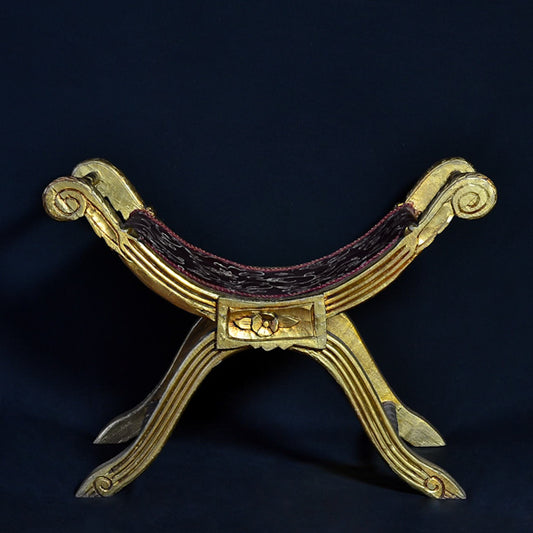Panchetta di gusto classico romano di antica Roma. Lumeggiata in oro. Epoca neoclassica