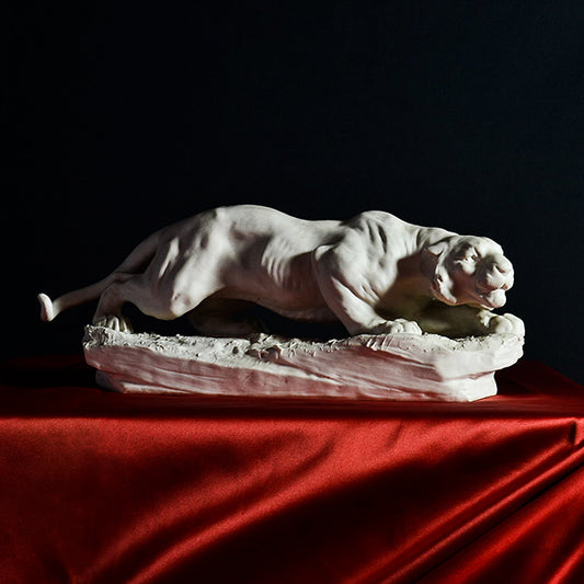 Scultura in gesso raffigurante una pantera. Periodo Liberty. Primi del ‘900