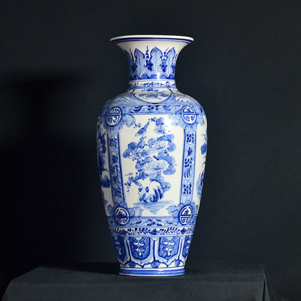 Vaso cinese in porcellana decorata a caratteri vegetali e animali. Epoca primi ‘900