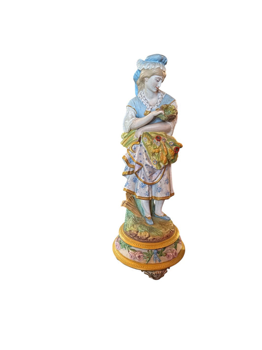 Statuetta in porcellana dipinta a mano raffigurante "contadina" inizi '900