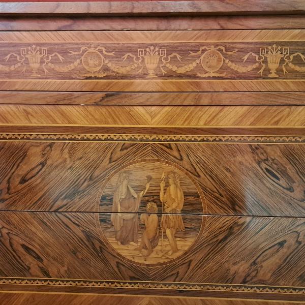 CASSETTONE NEOCLASSICO INTARSIATO IN LEGNO DI NOCE
