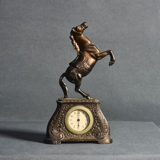 Orologio da appoggio con cavallo rampante. Inizi ‘900