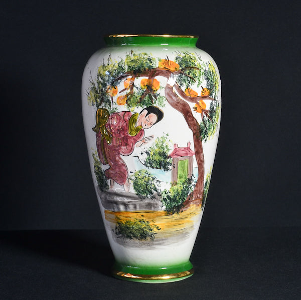 Vaso cinese in porcellana policroma, decorato con paesaggio e figure