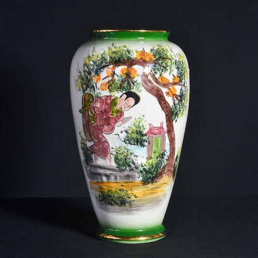 Vaso cinese in porcellana policroma, decorato con paesaggio e figure