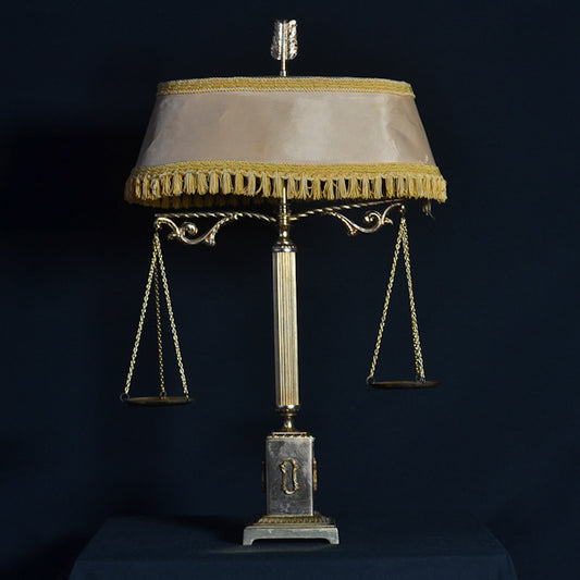 Lampada da tavolo in bronzo raffigurante bilancia. Parigi. Primi ‘900