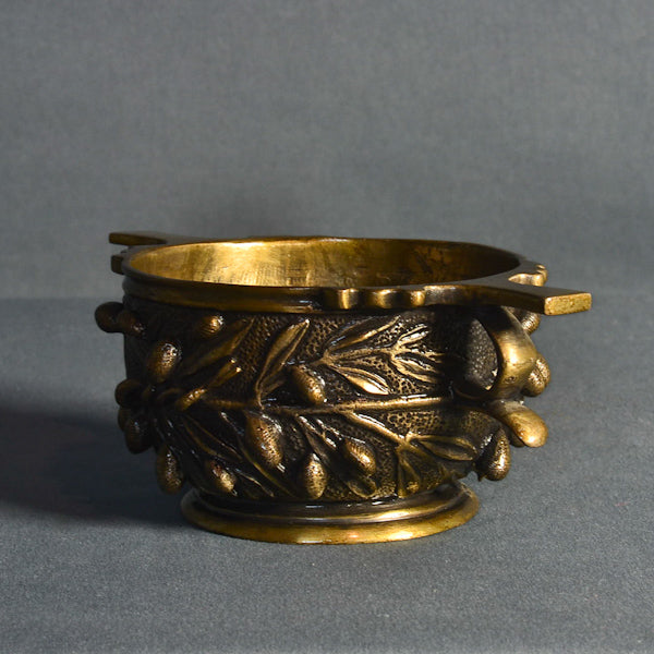 Vasetto cesellato in bronzo brunito e dorato. 1850 c.a