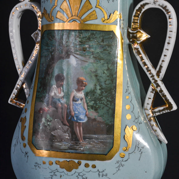 Coppia di vasi in porcellana colori di Provenza con decori animati. Epoca ‘800. Vecchia Parigi