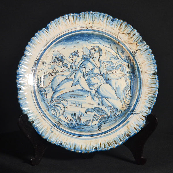 Coppia di piatti in ceramica decorata raffiguranti scena di guerra. Urbinate. Fine ‘800